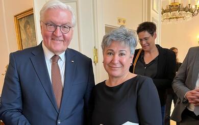 Bundespräsident Frank-Walter Steinmeier und Zahra Deilami, Gleichstellungsbeauftragte der Stadt Mannheim