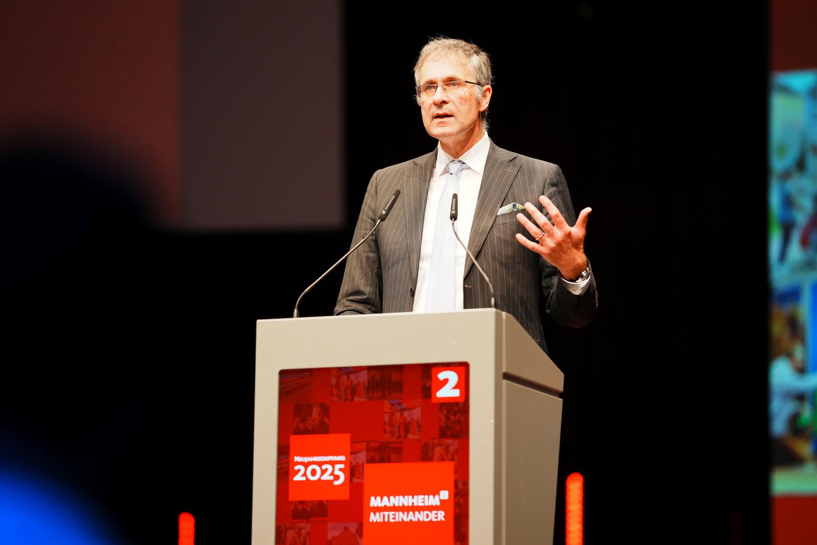 Prof. Dr. Andreas Meyer-Lindenberg, Vorstandsvorsitzender des Zentralinstituts für Seelische Gesundheit (ZI), bei seiner Keynote