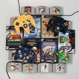 Vergrößerte Ansicht von Controller und Spiele für die Konsolen N64 und GameCube von Nintendo