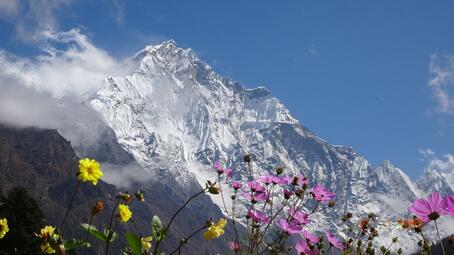 Vergrößerte Ansicht von Gebirgskette in Nepal