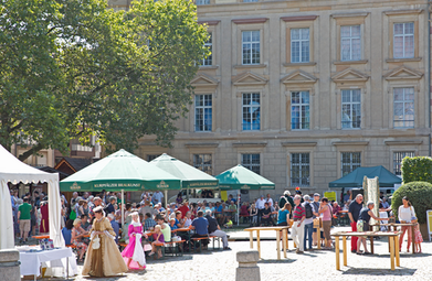 Vergrößerte Ansicht von Archivbild, rem-Fest auf dem Toulonplatz