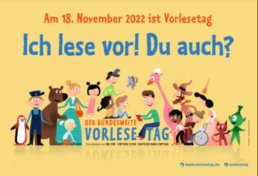 Vergrößerte Ansicht von Grafik des Bundesweiten Vorlesetags. Es steht geschrieben: &quot;Am 18. November 2022 ist Vorlesetag. Ich lese vor! Du auch?&quot; Darunter sieht man Illustrationen von vielen verschiedenen Menschen und Tieren, die lächelnd und interessiert um einen Mann herumstehen, der aus einem Buch vorliest.