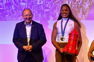 Vergrößerte Ansicht von Goldmedaillengewinnerin Yemisi Ogunleye