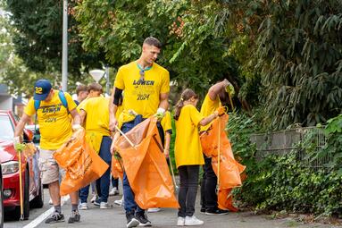 Vergrößerte Ansicht von Freiwilligentage 2024: City-Clean-up der Rhein-Neckar-Löwen