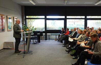 Vergrößerte Ansicht von 50 Jahre Stadtteilbibliothek Vogelstang BM Riehle neu