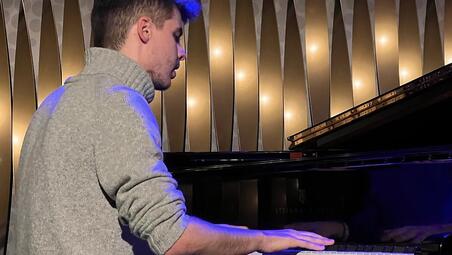 Vergrößerte Ansicht von Jazz Bar | mit Noah Diemer am Piano