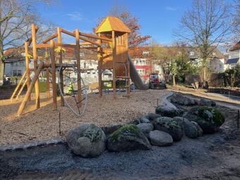 Vergrößerte Ansicht von Spielplatz Niersteiner Straße nach Sanierung