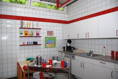 Vergrößerte Ansicht von Kinderhaus Friedrich-Ebert Küche vor der Sanierung