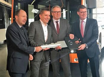 Übergabe der neuen Elektrobusse in Mannheim