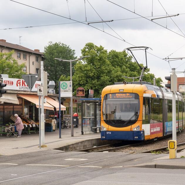 Straßenbahn an der Endhaltestelle Schönau