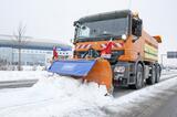 Ein Fahrzeug der Mannheimer Abfallwirtschaft während des Winterdienstes