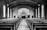 Innenansicht der Hafenkirche mit Blick zum Altar, 1950er Jahre