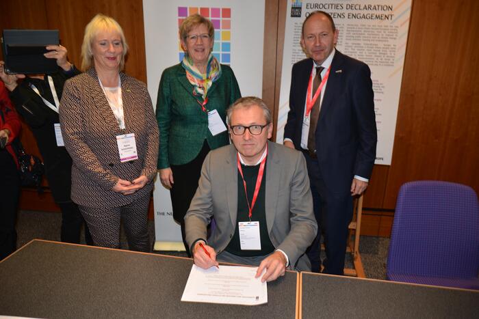 OB Dr. Kurz unterzeichnet die EUROCITIES Declaration on Citizens Engagement